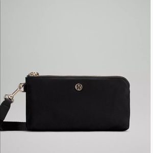 Lululemon Worn twice curved wristlet